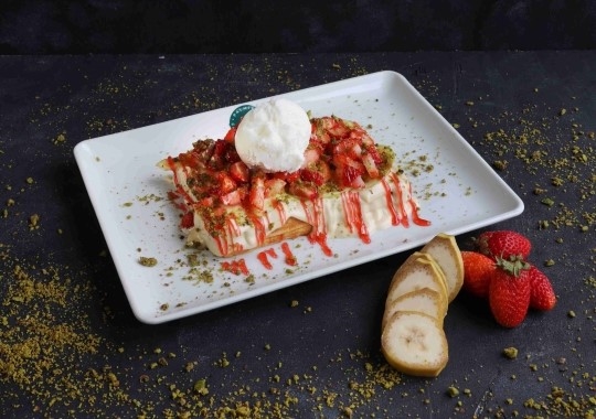 BEYAZ ÇİKOLATALI WAFFLE